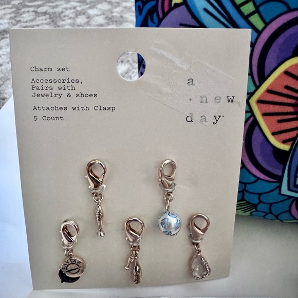 Cosmetic Bag with Bobby Brown & Clinique Skincare Set (7pcs) - Picture 5 of 6